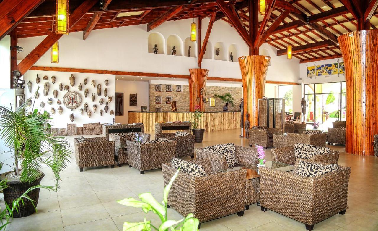 Ocean Bay Hotel & Resort Bakau Buitenkant foto